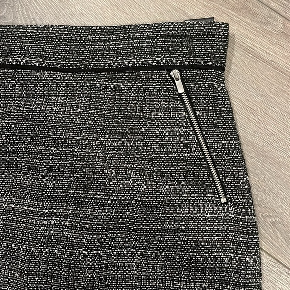 Black and white midi skirt - Picture 2 of 4